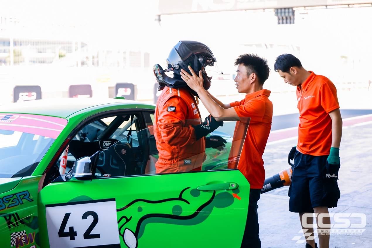 赛前冲刺:车手们的赛日准备全纪录的简单介绍 赛前冲刺:车手们的赛日准备全纪录的简单介绍