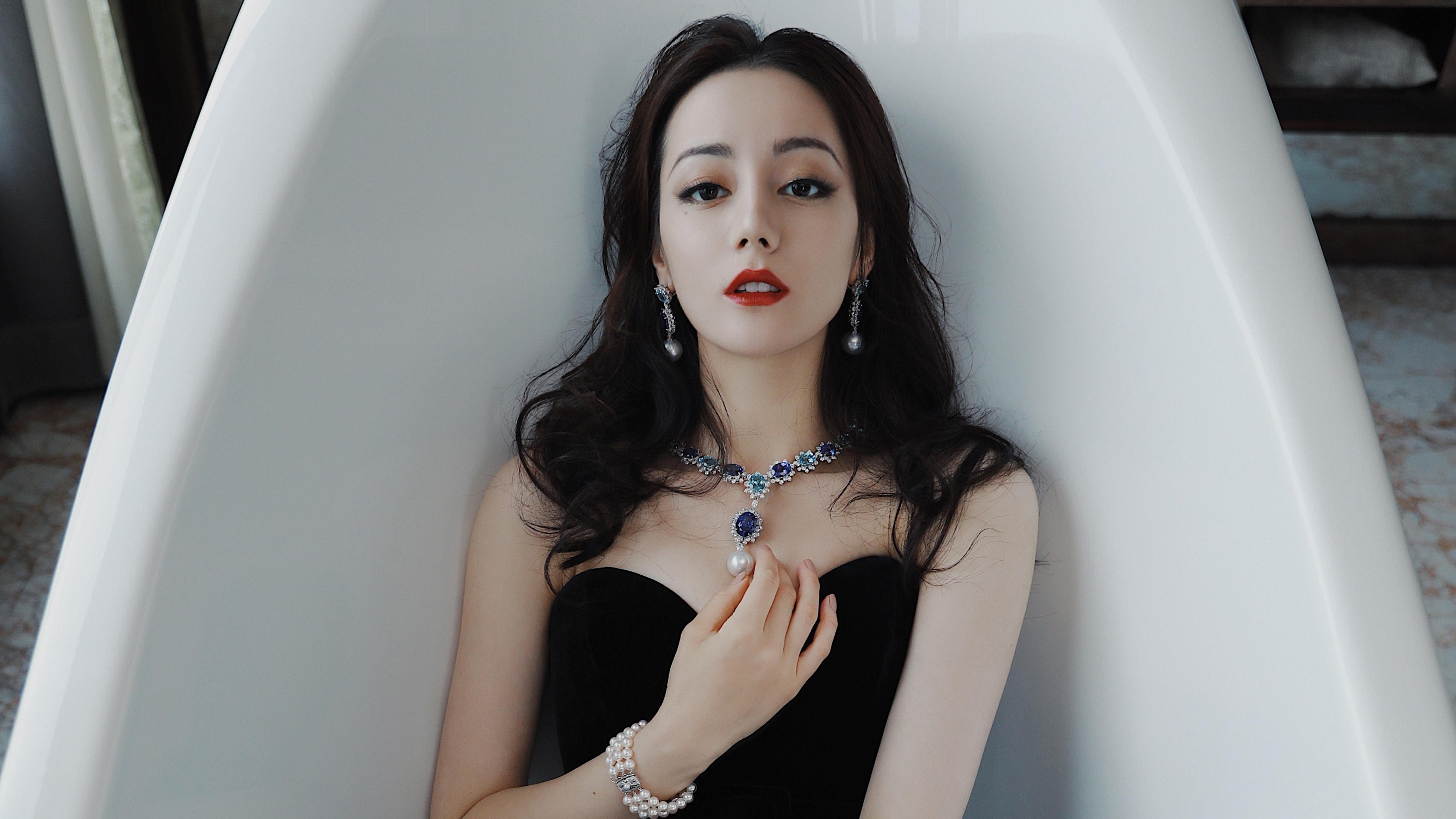 线下比赛转为线上直播，观众体验更丰富，线下赛和线上赛的区别