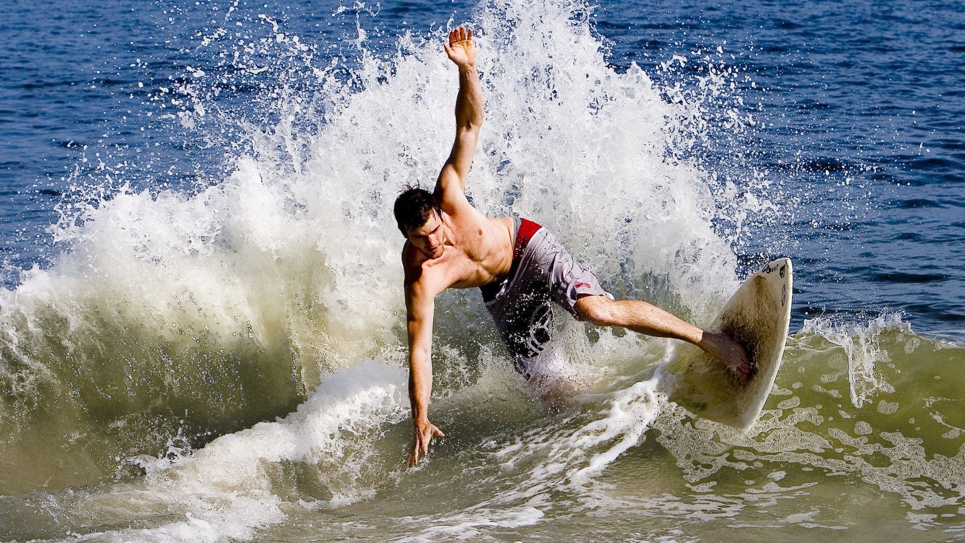 乐鱼电竞-“天气变奏：从暴雨到大雪的极限考验”，天气巨变